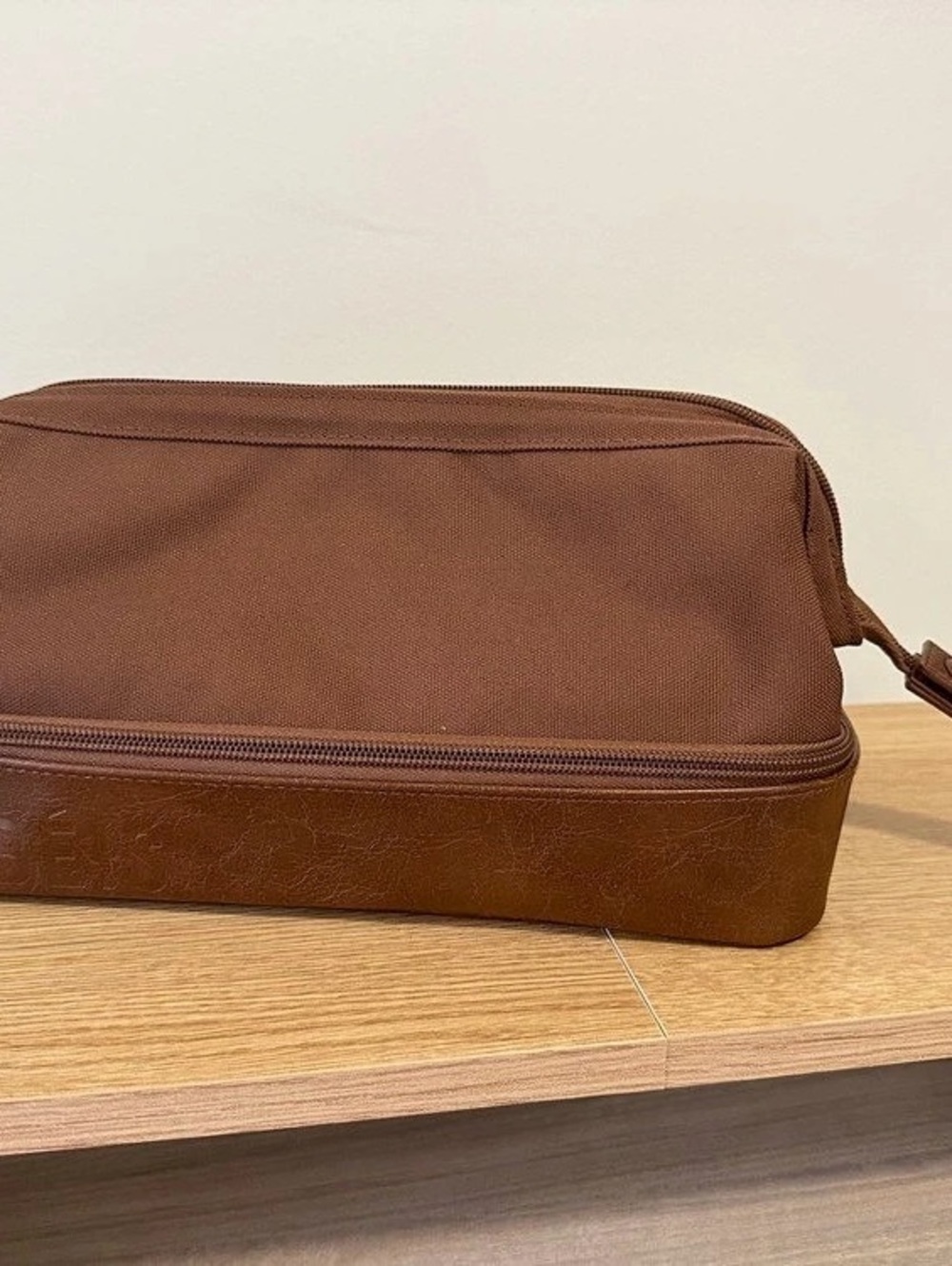 BÉIS The Dopp Kit in Maple Brown